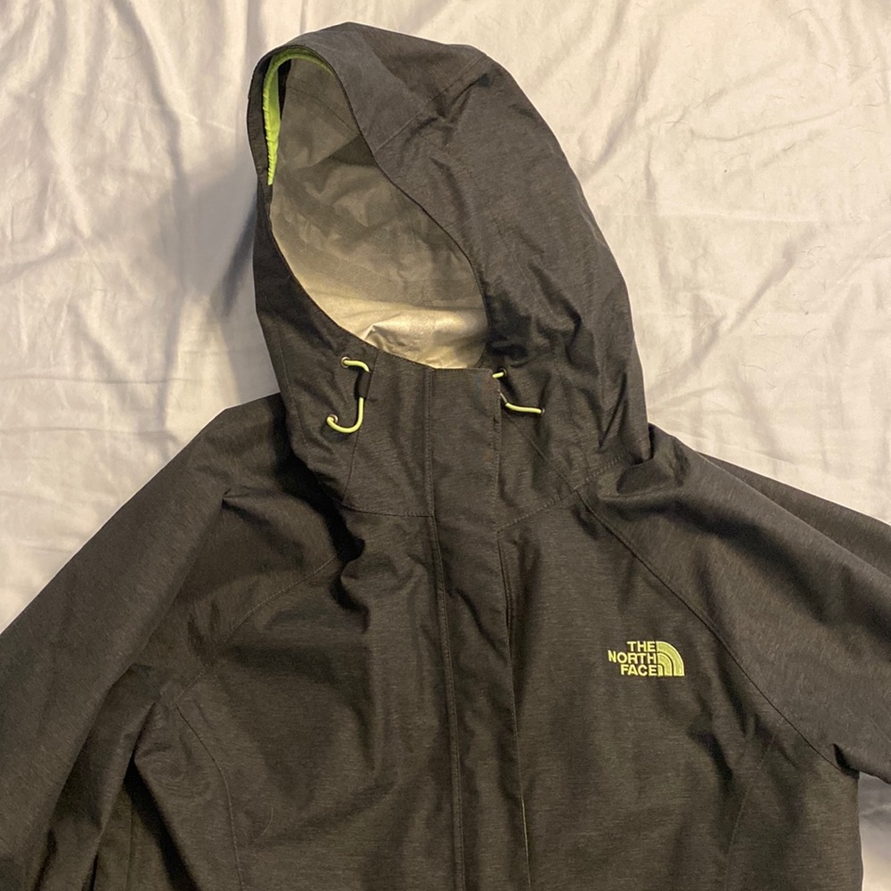**AUTHENTIC** Women’s North Face Rain Jacket - Medium